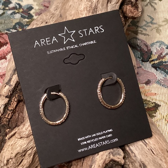 BN 18K Gold Plated Crystal Oval Huggie Hoop Earrings - Picture 1 of 5